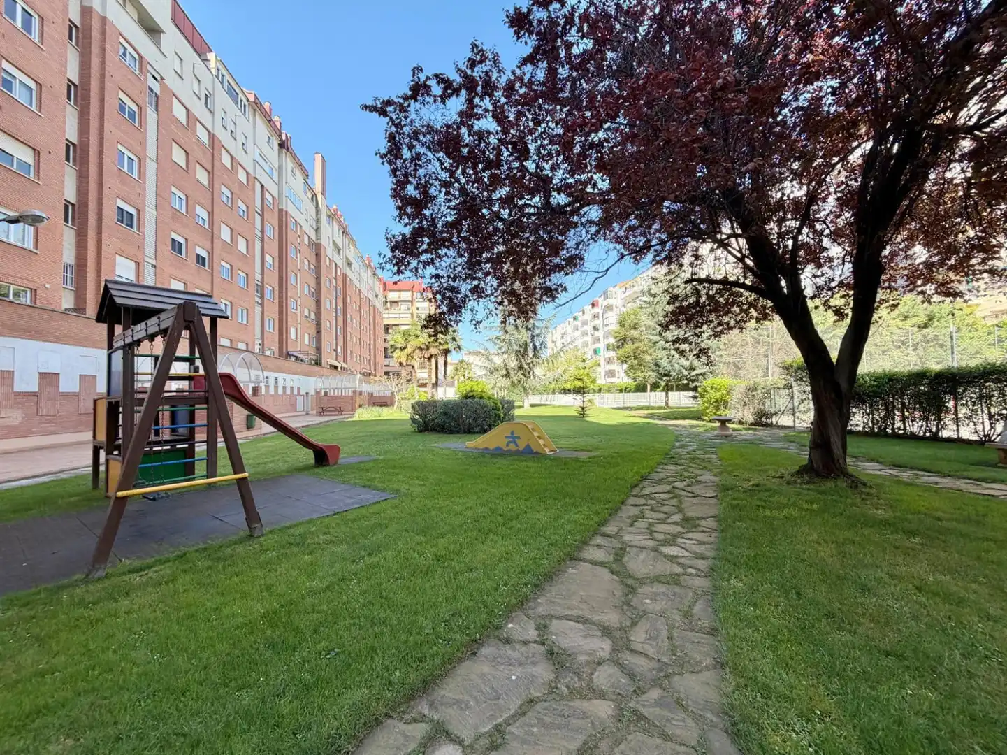 Vista exterior de Piso de alquiler en  Logroño con Calefacción, Jardín privado y Trastero