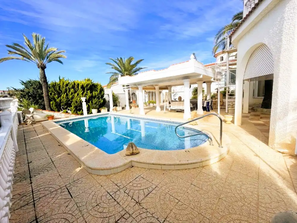 Detached house with pool for sale in Ciudad Quesada