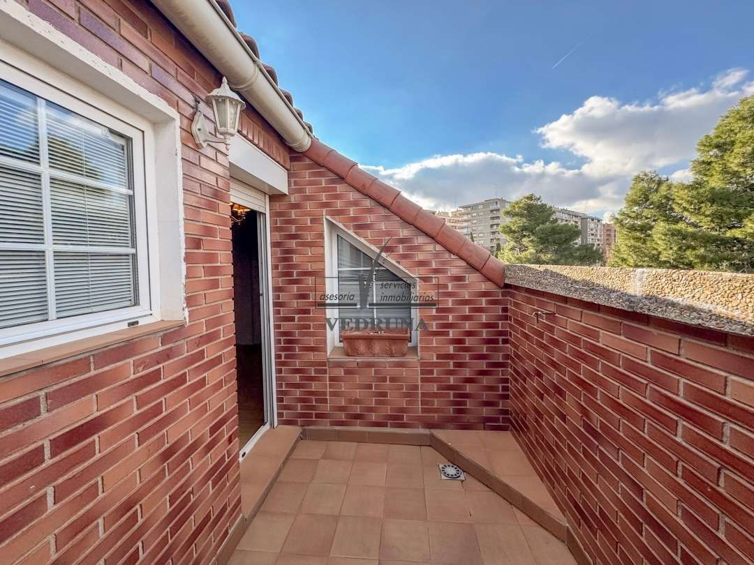 Terrassa de Casa adosada de lloguer en  Zaragoza Capital amb Aire condicionat, Calefacció i Jardí privat