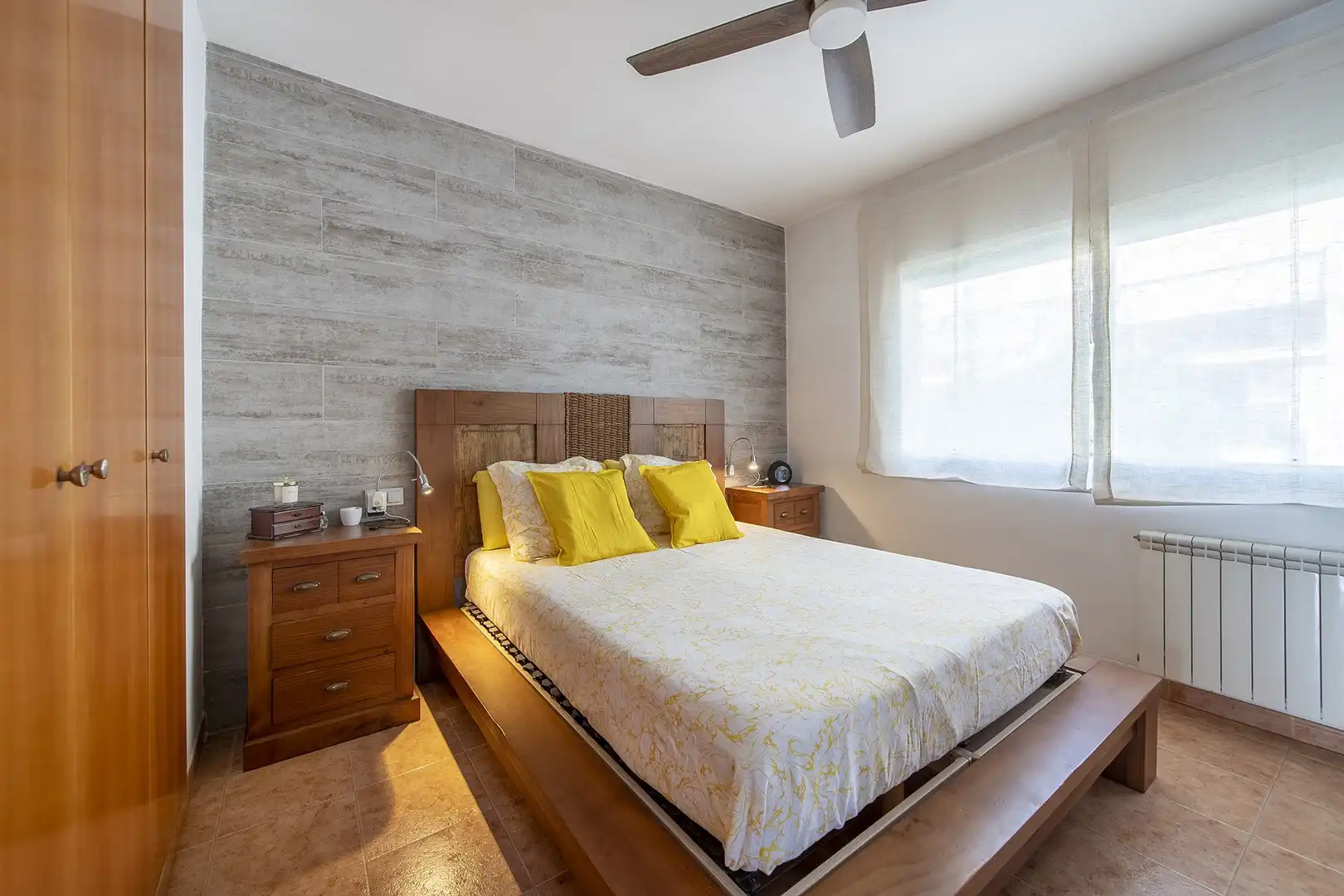 Habitación de Casa adosada en venta en Sant Julià de Ramis con Aire acondicionado, Calefacción y Terraza