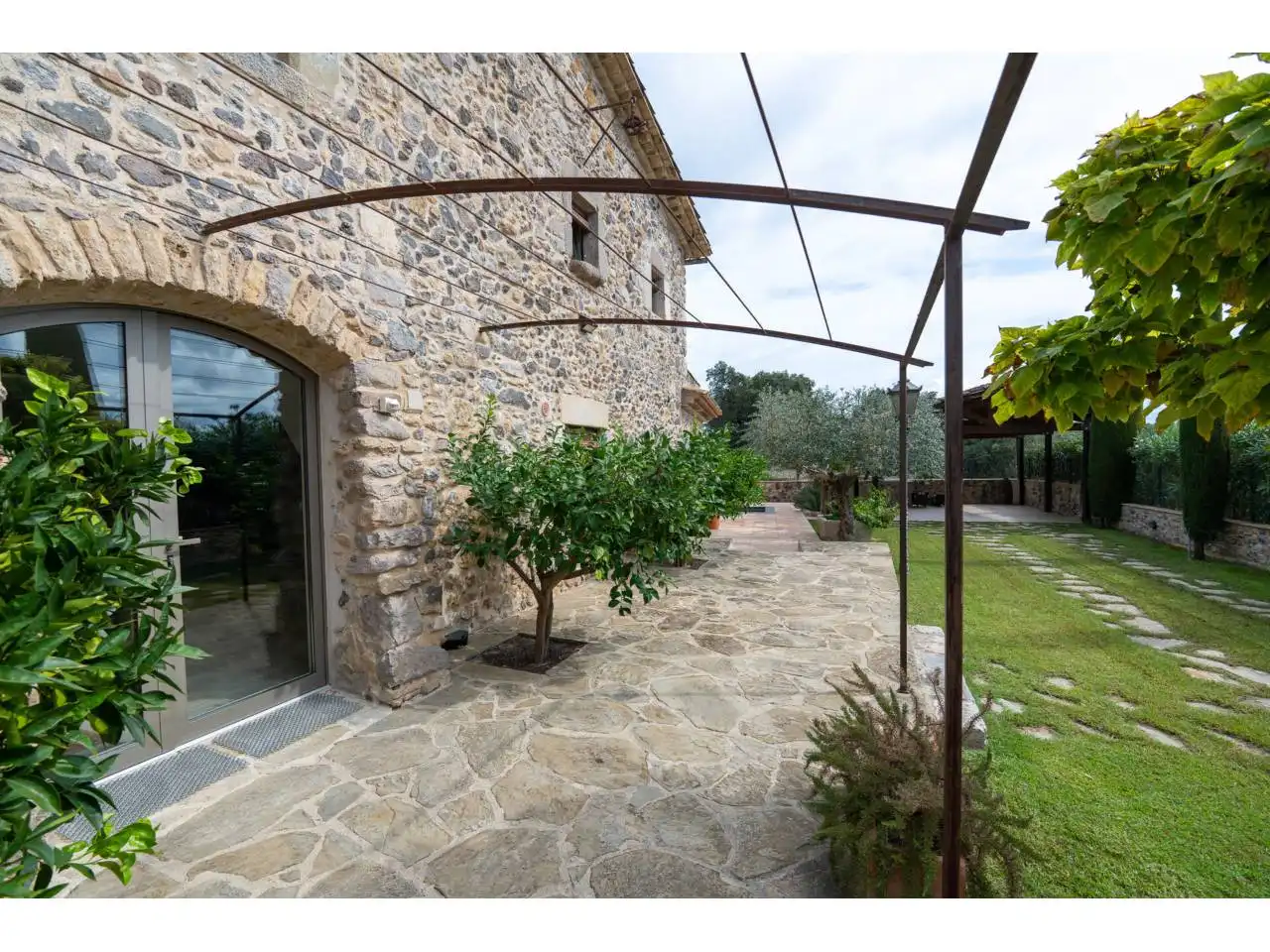 Terrassa de Finca rústica de lloguer en Garrigàs, Girona