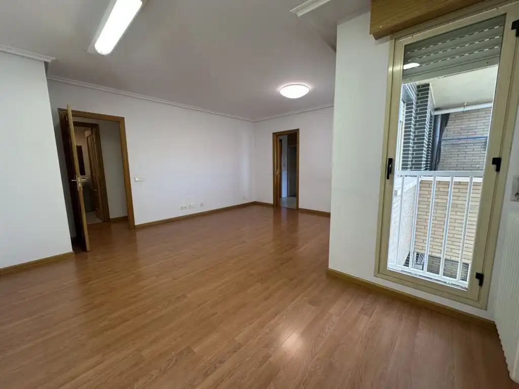 Piso en venta en  Logroño con Calefacción, Parquet y Terraza
