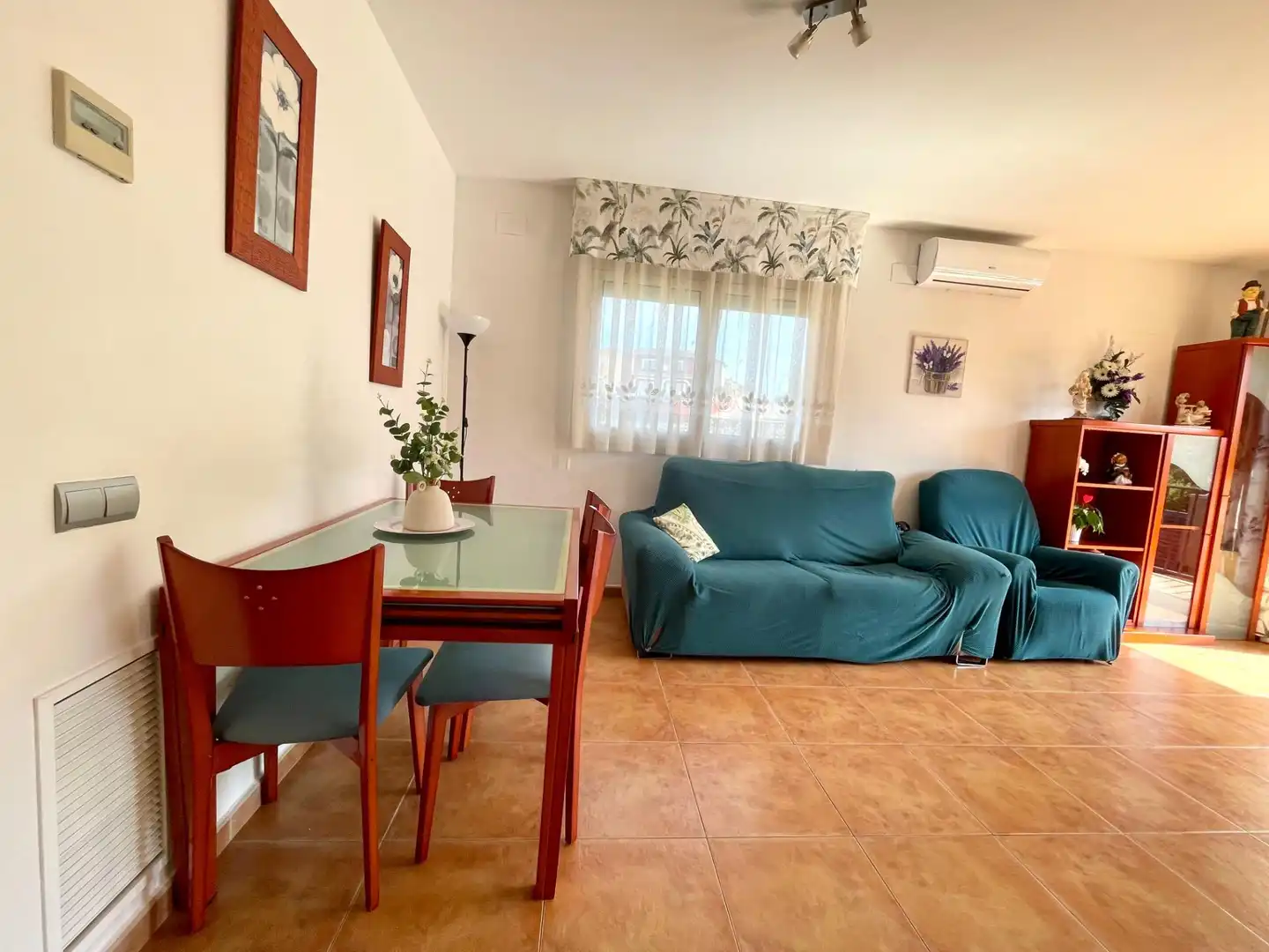 Sala d'estar de Casa o xalet en venda en El Vendrell amb Aire condicionat, Jardí privat i Terrassa