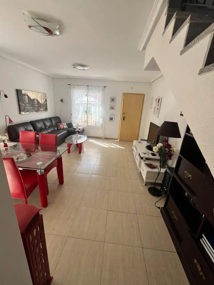 Wohnzimmer von Einfamilien-Reihenhaus zum Verkauf in Pulpí mit Klimaanlage, Privatgarten und Terrasse