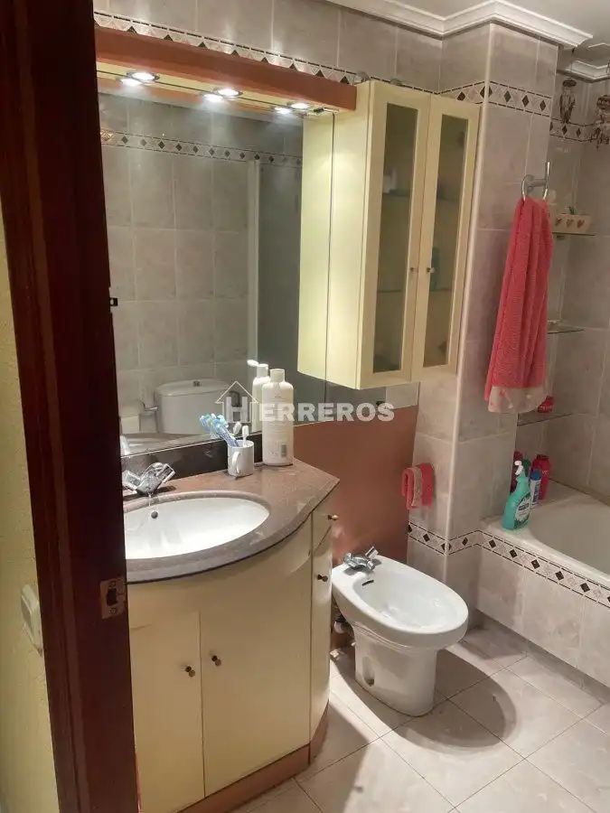Bany de Apartament en venda en Albelda de Iregua amb Calefacció i Moblat