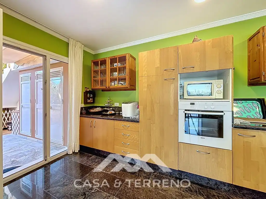 Cuina de Casa o xalet en venda en Vélez-Málaga amb Aire condicionat i Piscina