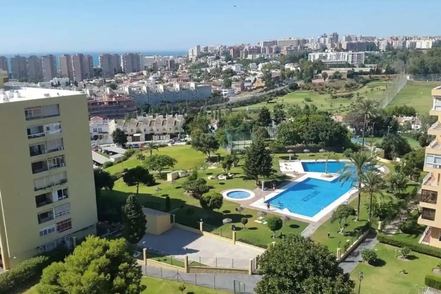 Vista exterior de Pis en venda en La Colina