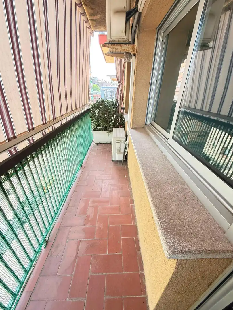 Piso con terraza en venta en Carrer de Nicolau Guanyabens, imagen 4