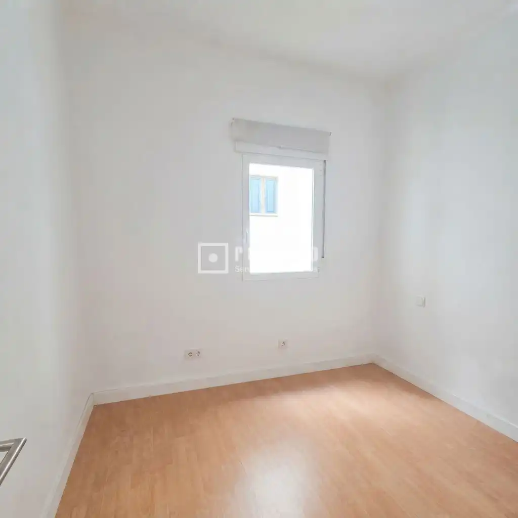 Bedroom of Flat for rent in Madrid  with Heating, Private garden and Parquet flooring