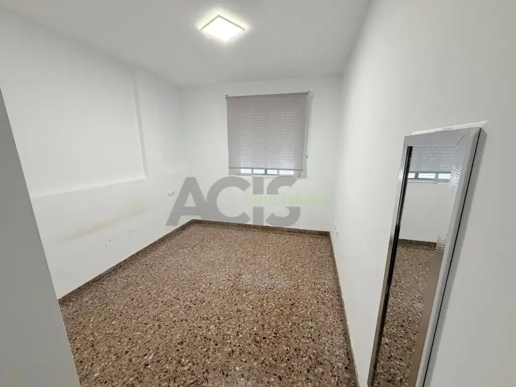 Wohnung zur Miete in L'Alcúdia mit Klimaanlage und Balkon