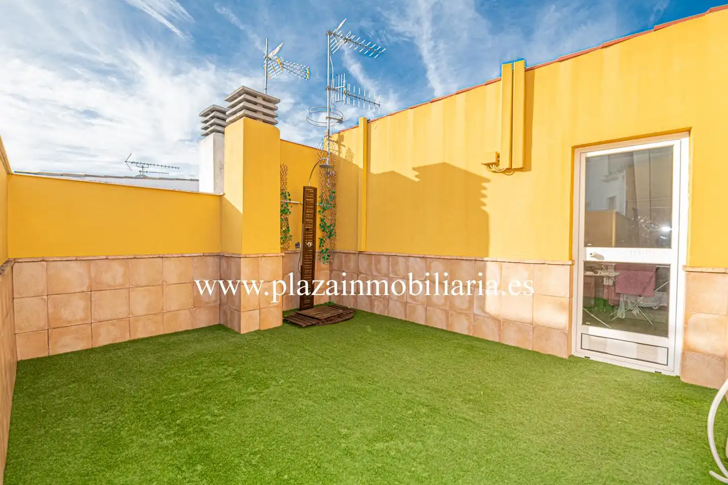 Vista exterior de Casa o chalet en venta en Lucena con Aire acondicionado, Terraza y Trastero