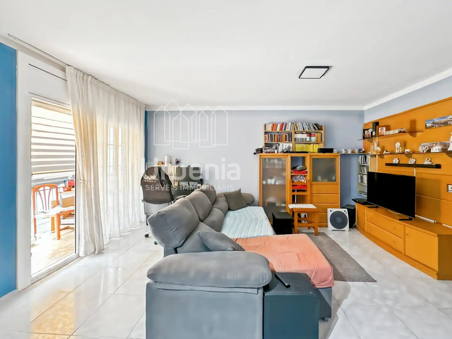 Living room of Flat for sale in Mataró  with Terrace and Furnished