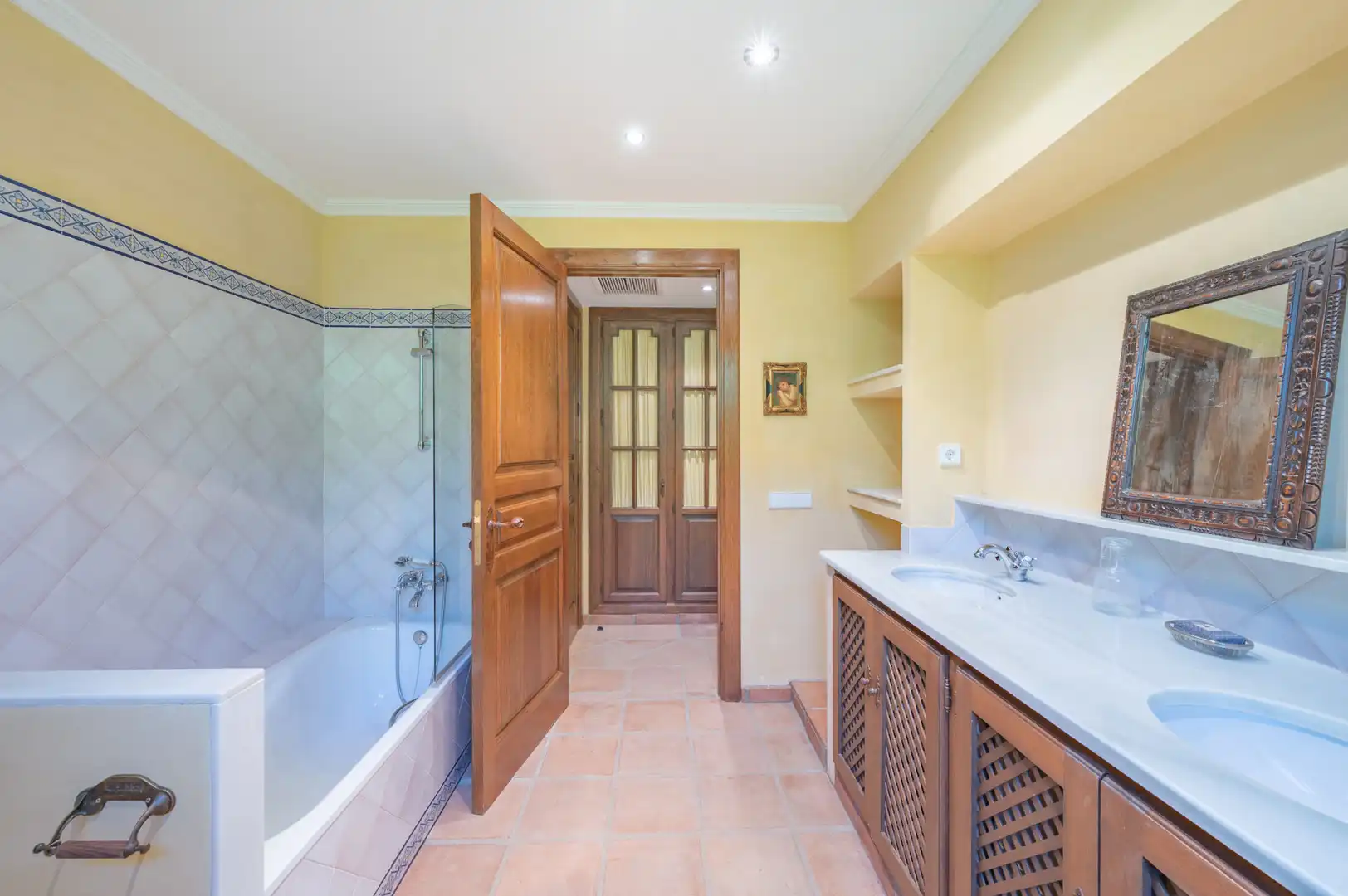 Bany de Casa o xalet en venda en Estepona amb Aire condicionat, Jardí privat i Terrassa