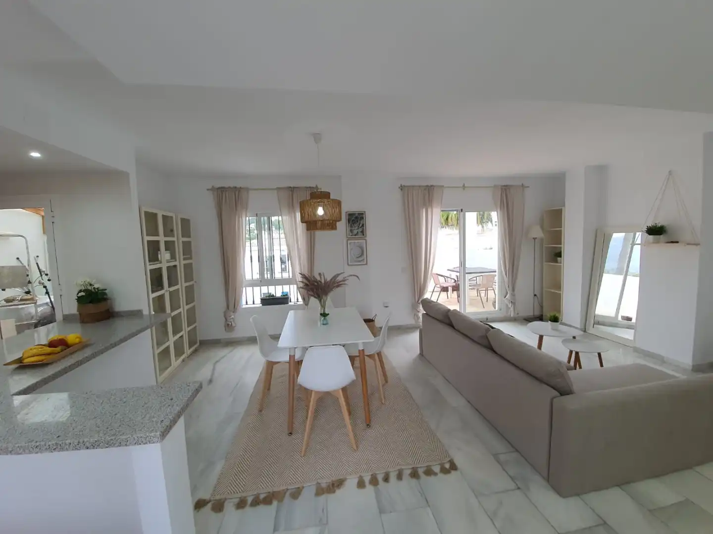 Penthouse with pool for sale in Urbanización Los Naranjos de Marbella 14
