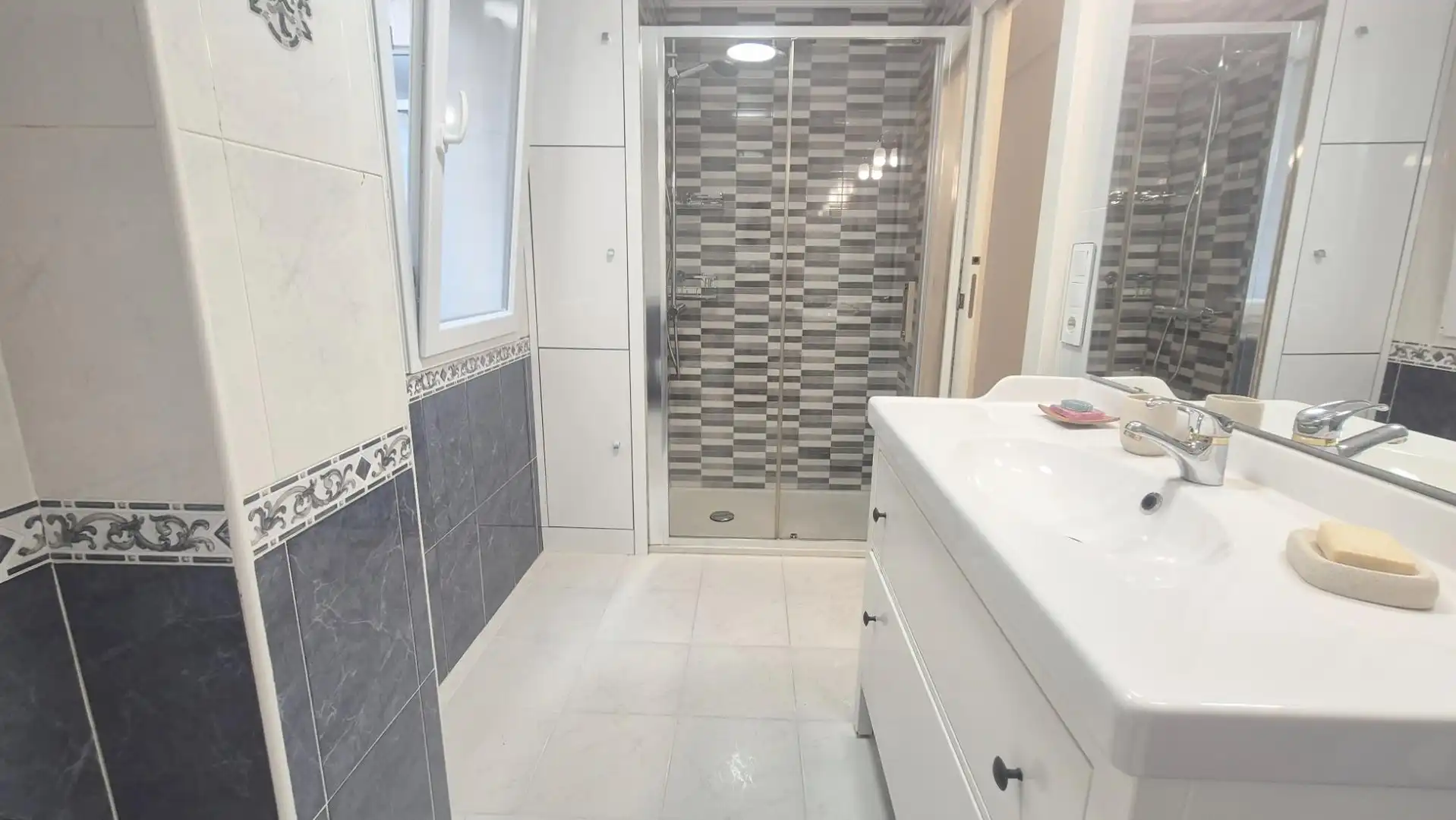 Baño de Piso de alquiler en Salamanca con Calefacción, Parquet y Amueblado