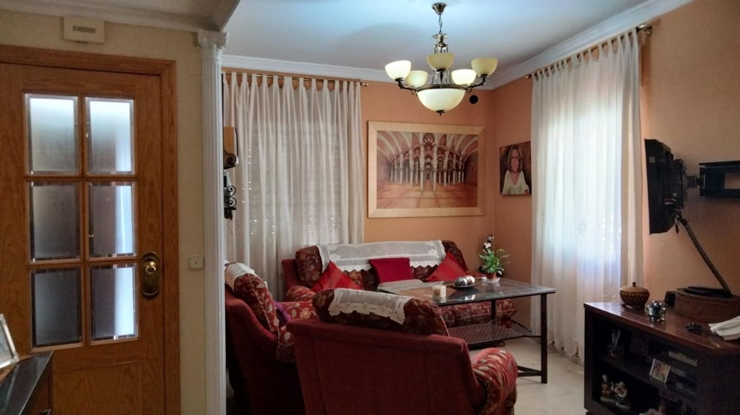 Sala d'estar de Casa o xalet en venda en Posadas amb Aire condicionat