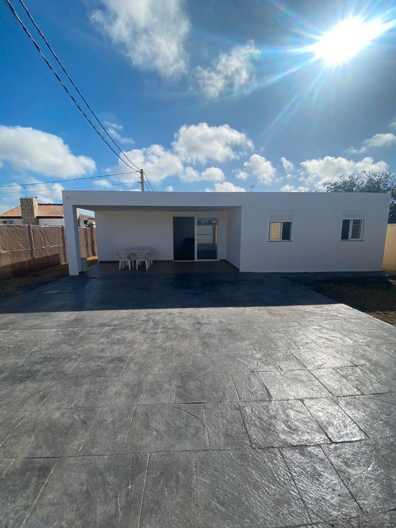 Vista exterior de Casa o chalet de alquiler en Chiclana de la Frontera con Amueblado, Lavadora y Se aceptan mascotas