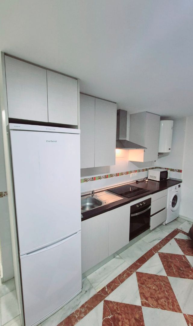 Kitchen of Apartment to rent in  Granada Capital  with Heating, Furnished and Oven