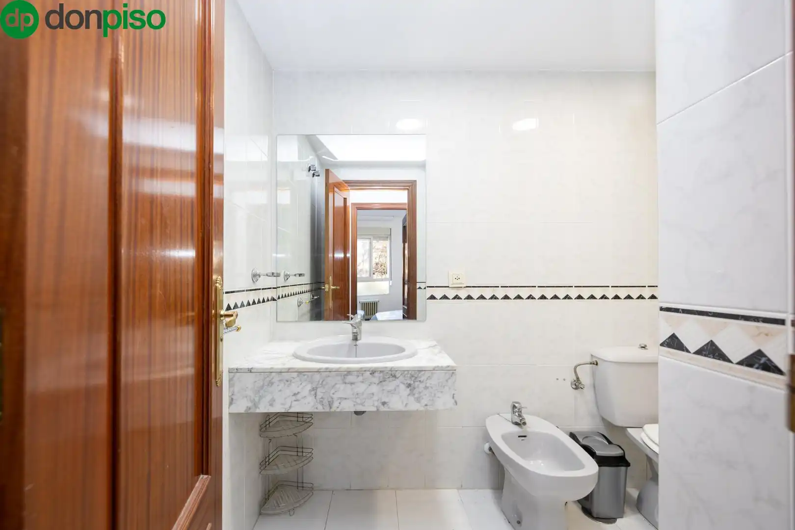 Bathroom of Flat for sale in Granada  with Alarm