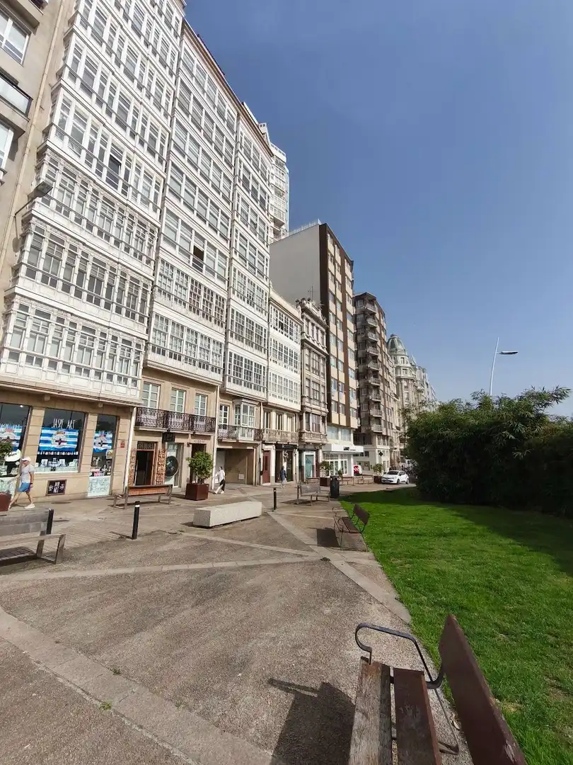 Vista exterior de Piso de alquiler en A Coruña Capital  con Calefacción