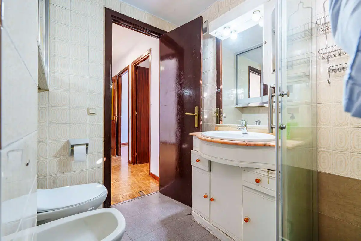 Badezimmer von Wohnung zum Verkauf in Madrid mit Heizung, Terrasse und Ofen