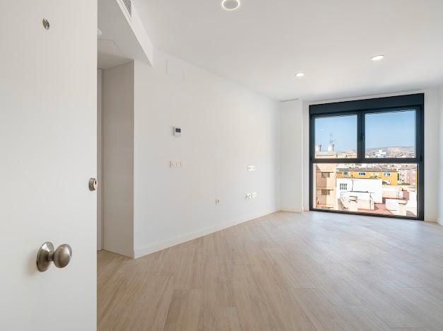 Habitación de Piso en venta en  Almería Capital con Aire acondicionado, Calefacción y Parquet