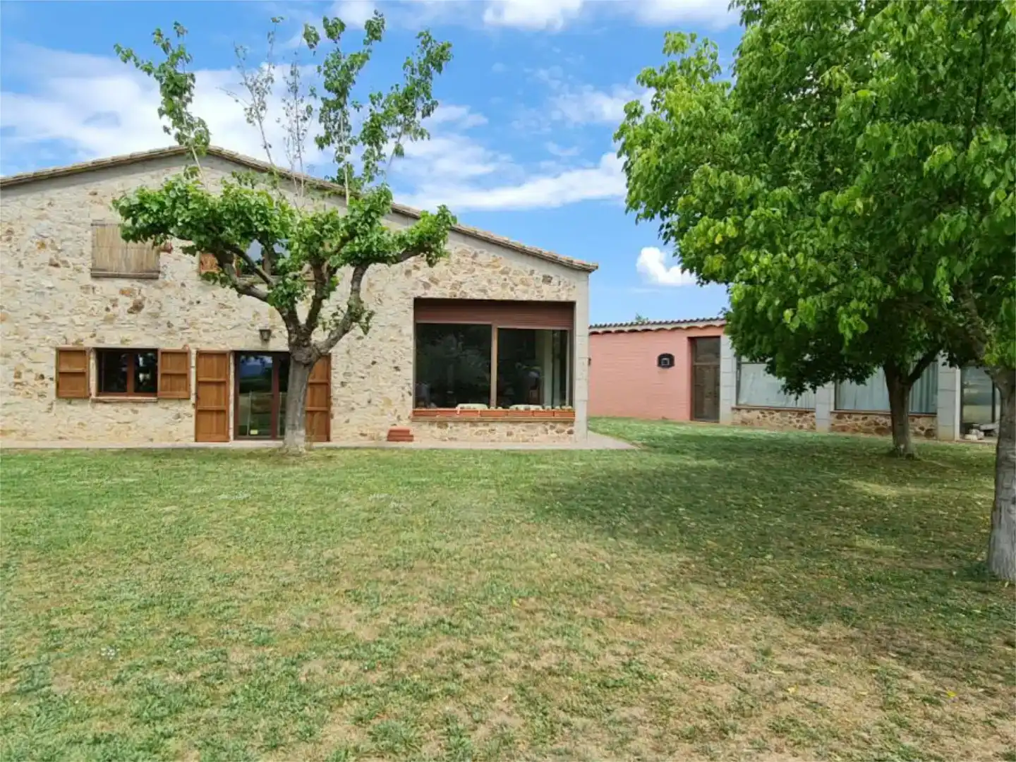 Vista exterior de Finca rústica en venda en Cassà de la Selva amb Balcó