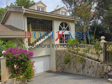 Chalet con piscina en venta en Urbanització Torre Gassia 59