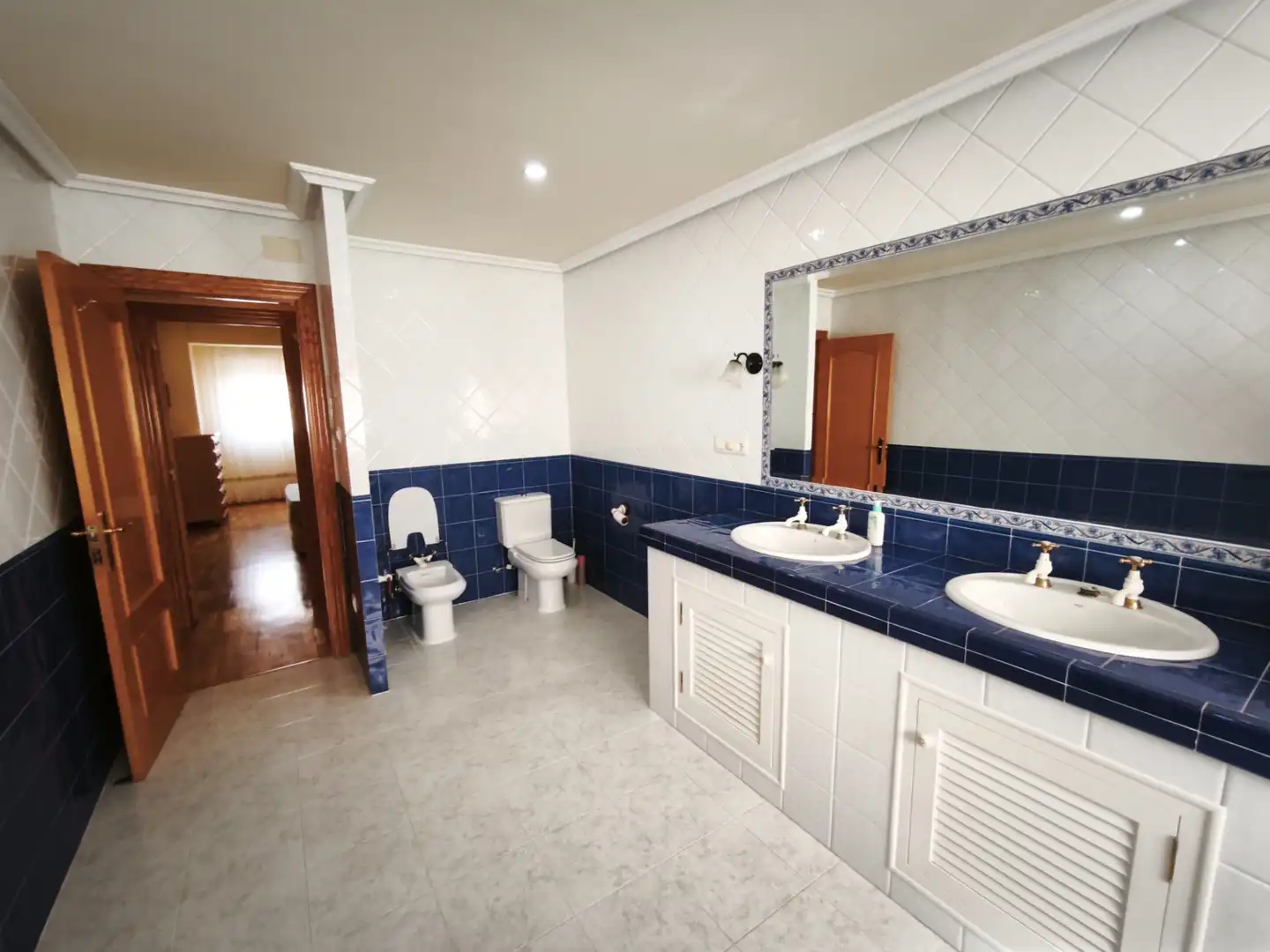 Bathroom of Flat for sale in Petrer  with Parquet flooring, Furnished and Oven