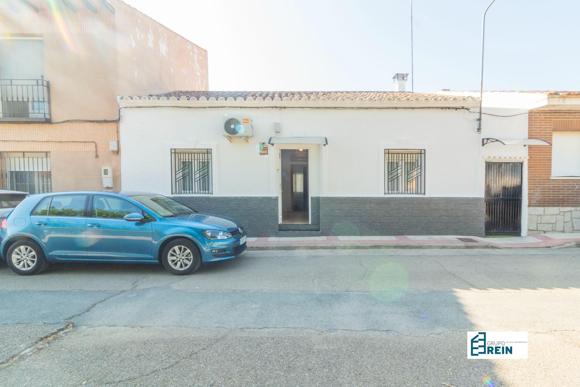 Vista exterior de Casa o xalet en venda en Villaluenga de la Sagra amb Calefacció i Jardí privat