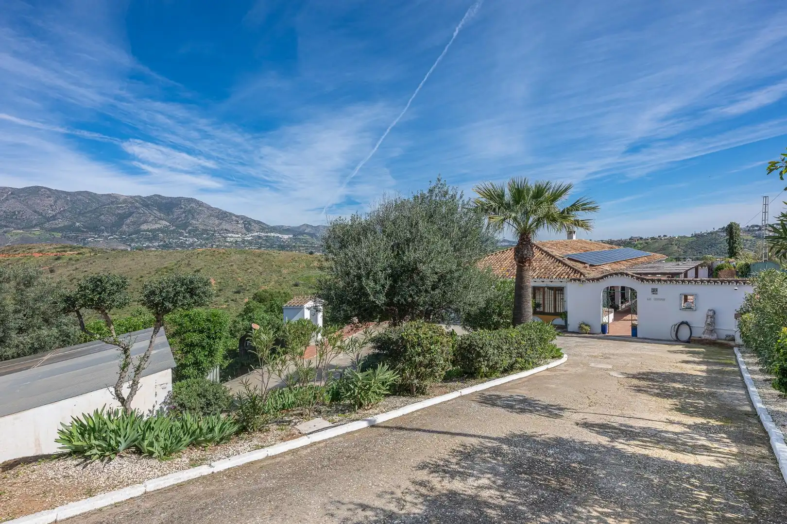 Vista exterior de Casa o xalet en venda en Mijas amb Aire condicionat, Calefacció i Jardí privat