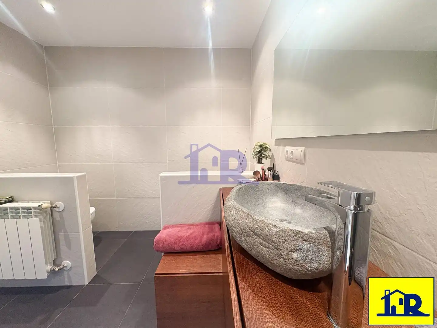Bathroom of Detached homes for sale in Cuenca  with Air Conditioner, Heating and Swimming Pool