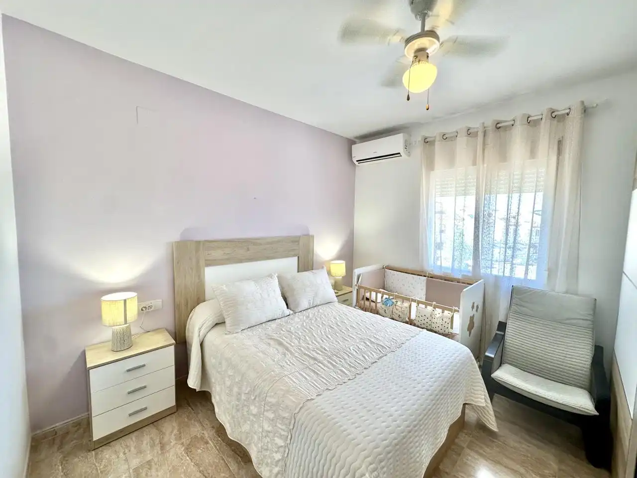 Habitación de Casa adosada en venta en Fuente de Piedra con Aire acondicionado, Terraza y Piscina comunitaria