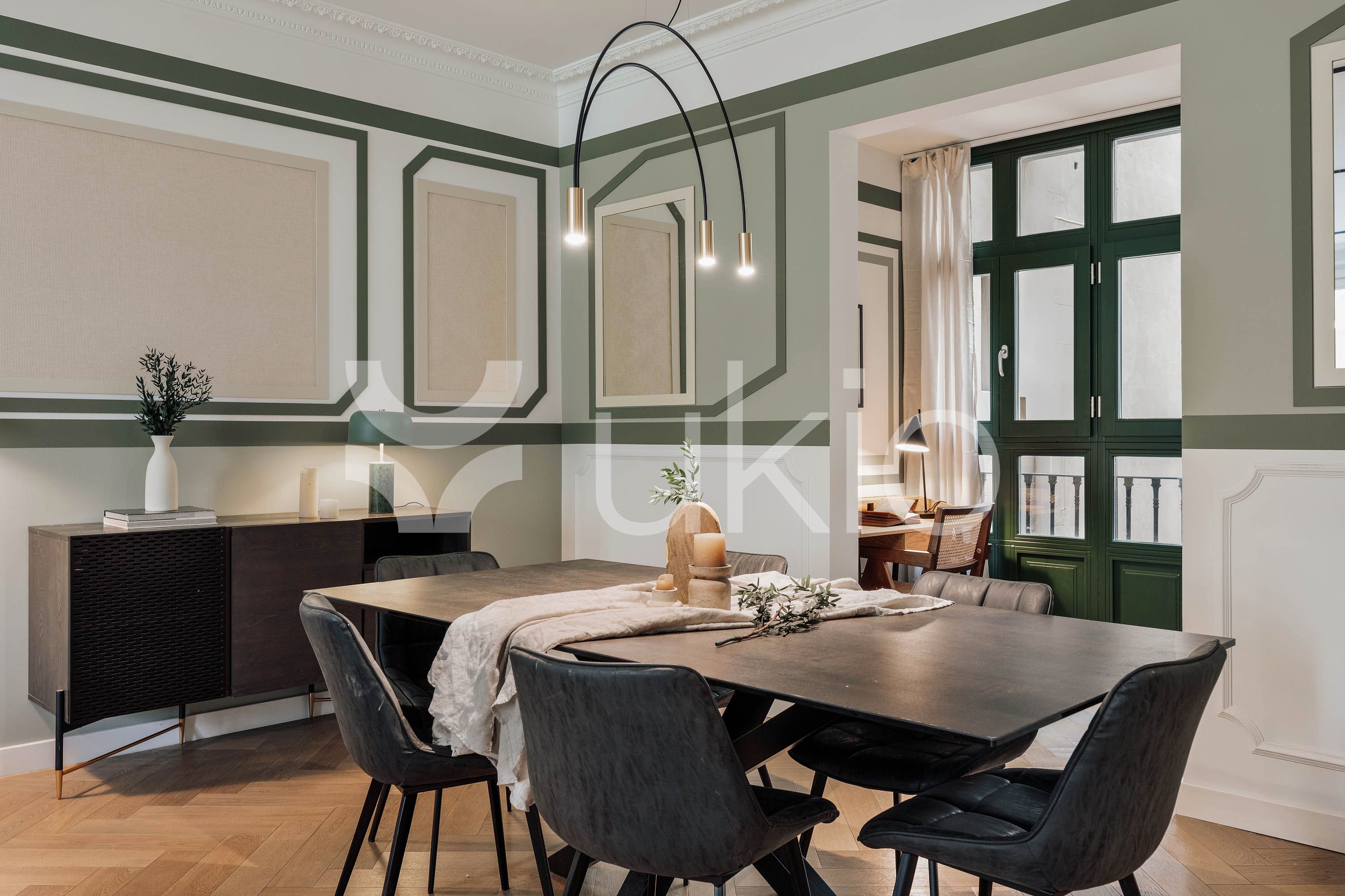 Comedor de Apartamento de alquiler en  Barcelona Capital con Aire acondicionado, Calefacción y Amueblado