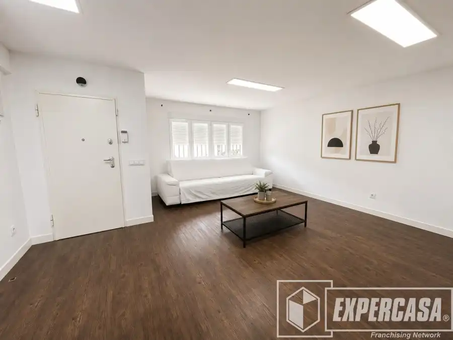 Sala d'estar de Casa o xalet en venda en Domeño amb Aire condicionat i Terrassa
