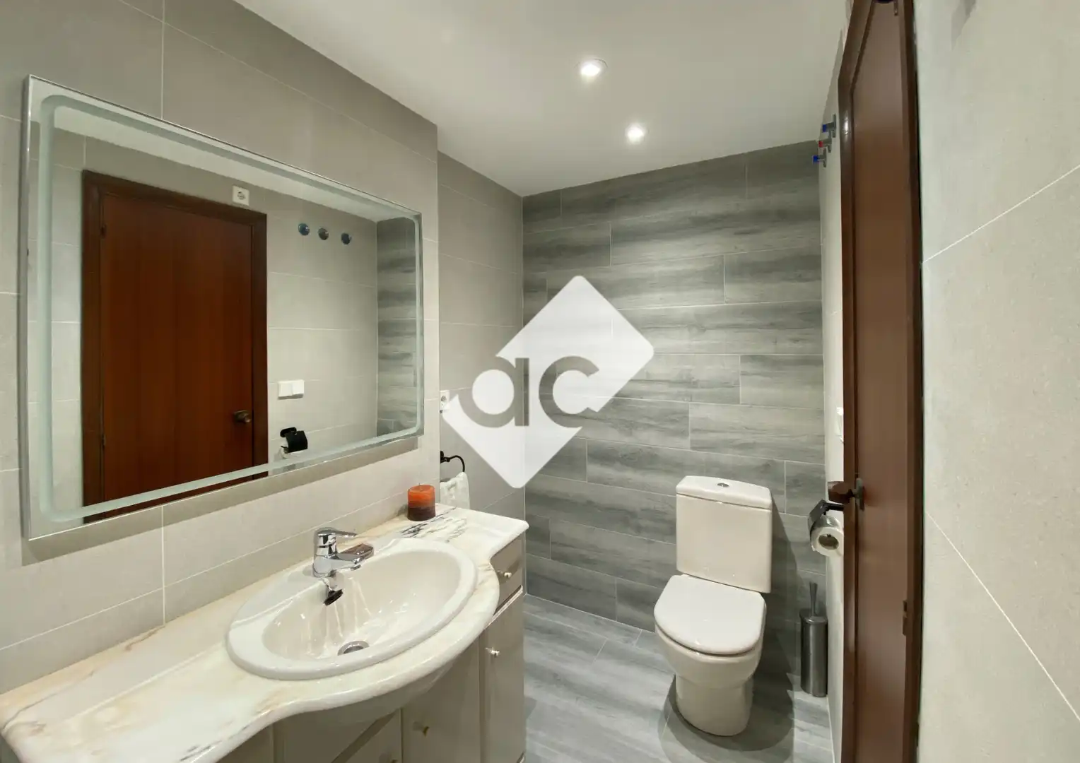 Baño de Piso de alquiler en Valencia con Calefacción, Amueblado y Horno