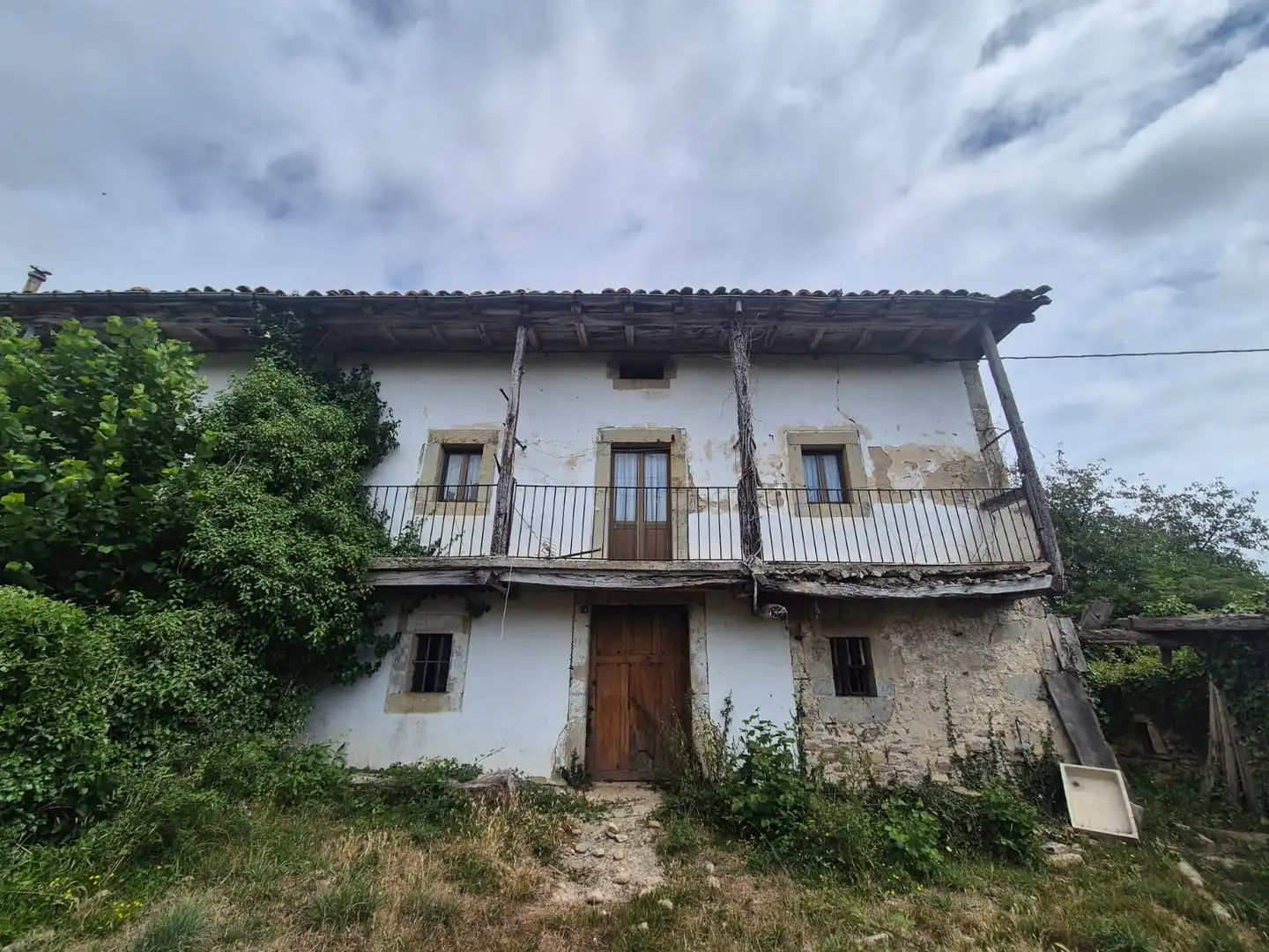 Vista exterior de Casa adosada en venta en Merindad de Montija con Jardín privado