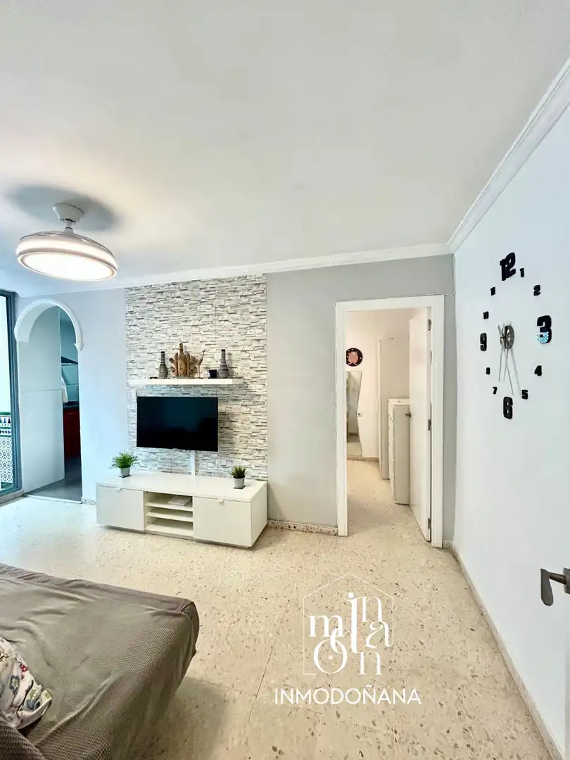 Sala d'estar de Pis en venda en Almonte amb Moblat i Piscina comunitària