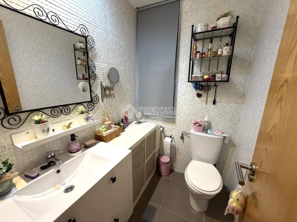 Badezimmer von Wohnung zum Verkauf in Villalbilla mit Privatgarten und Schwimmbad