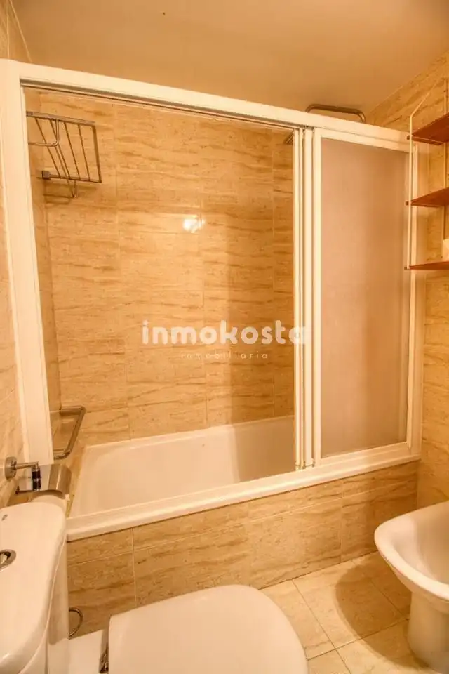 Bathroom of Ground floor for sale in Villajoyosa / La Vila Joiosa  with Air Conditioner, Terrace and Community pool
