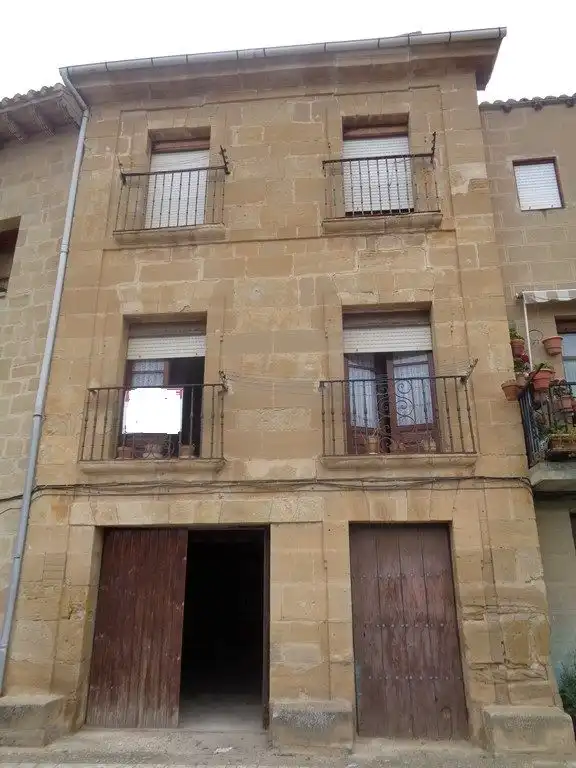 Vista exterior de Finca rústica en venda en Briones amb Traster, Moblat i Balcó