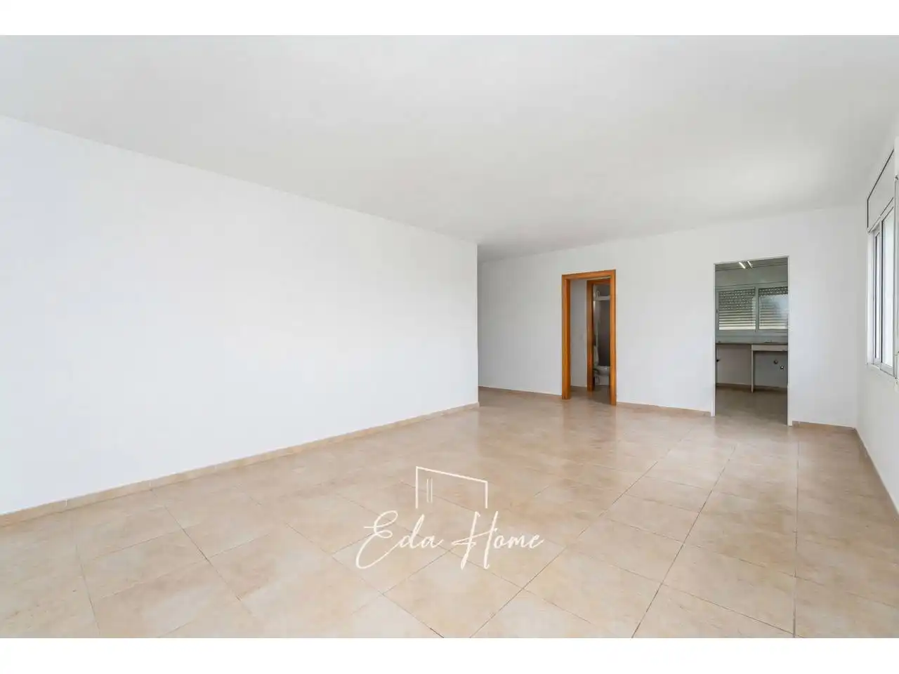 Sala de estar de Casa o chalet en venta en La Bisbal del Penedès con Aire acondicionado, Calefacción y Jardín privado