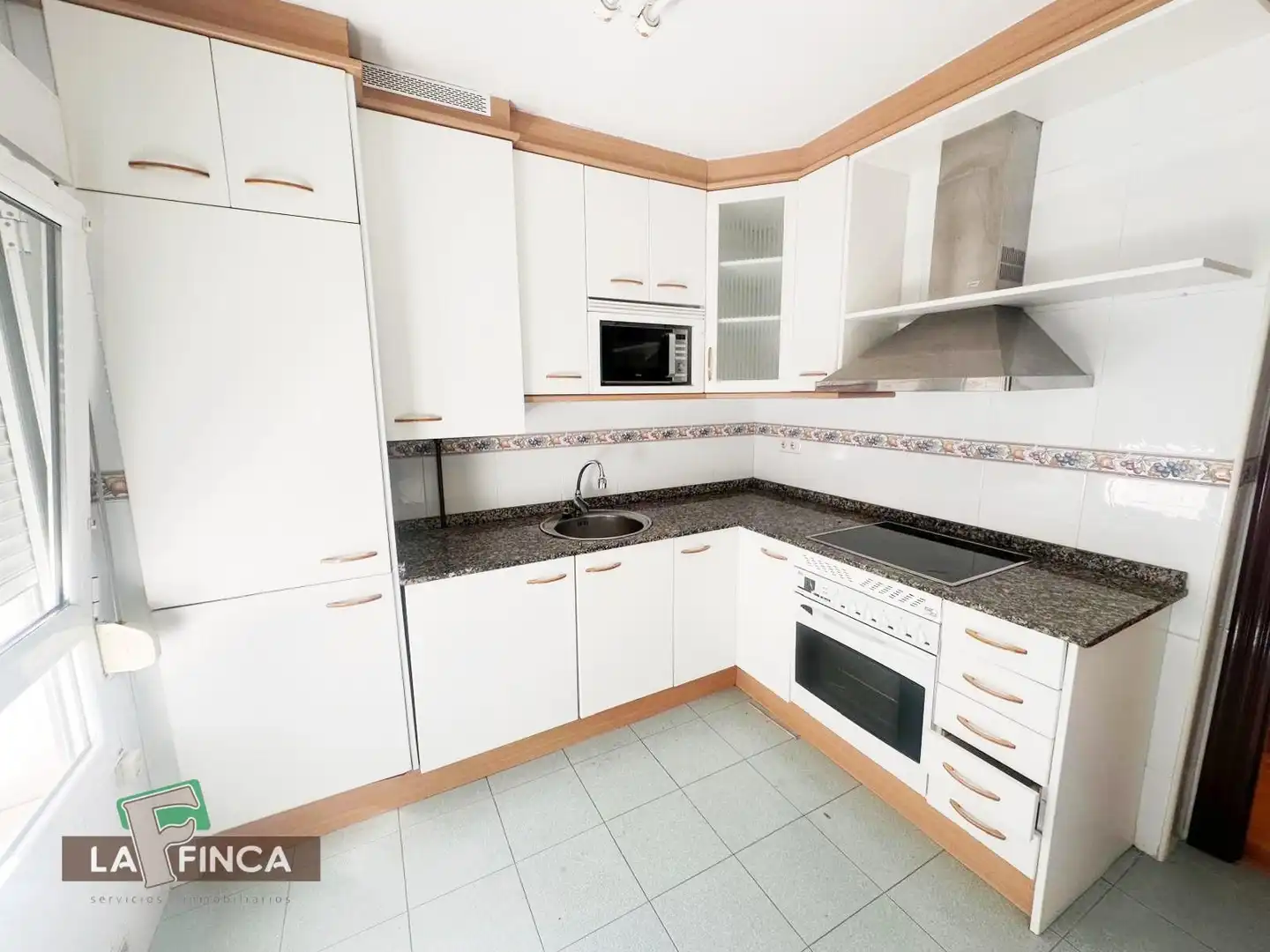 Cuina de Pis en venda en Gijón  amb Calefacció i Terrassa