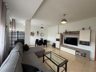 Piso con balcón en venta en Garbinet - Vistahermosa