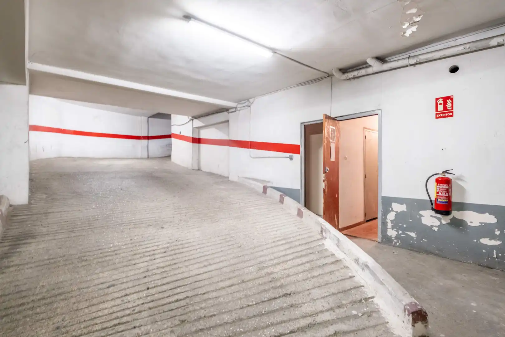 Parking de Piso en venta en Zaragoza con Trastero y Amueblado