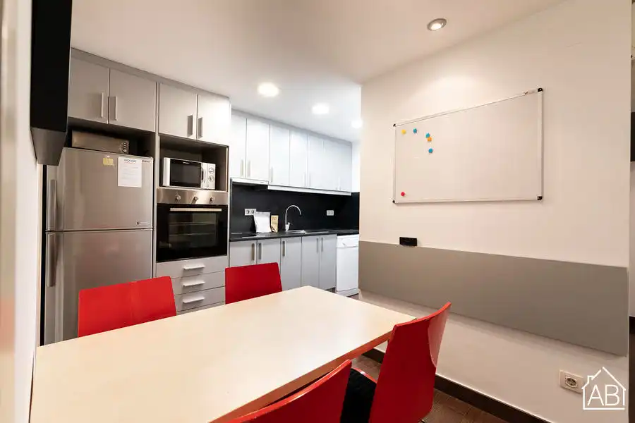 Küche von Wohnungen zum Verkauf in Barcelona mit Möbliert und Balkon