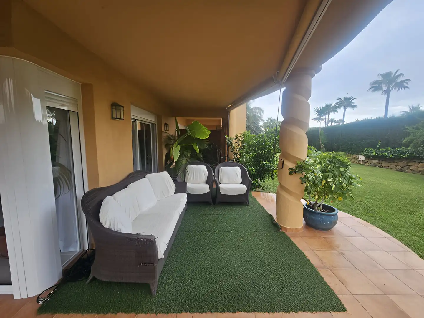 Apartamento con piscina en venta en Calahonda, imagen 8