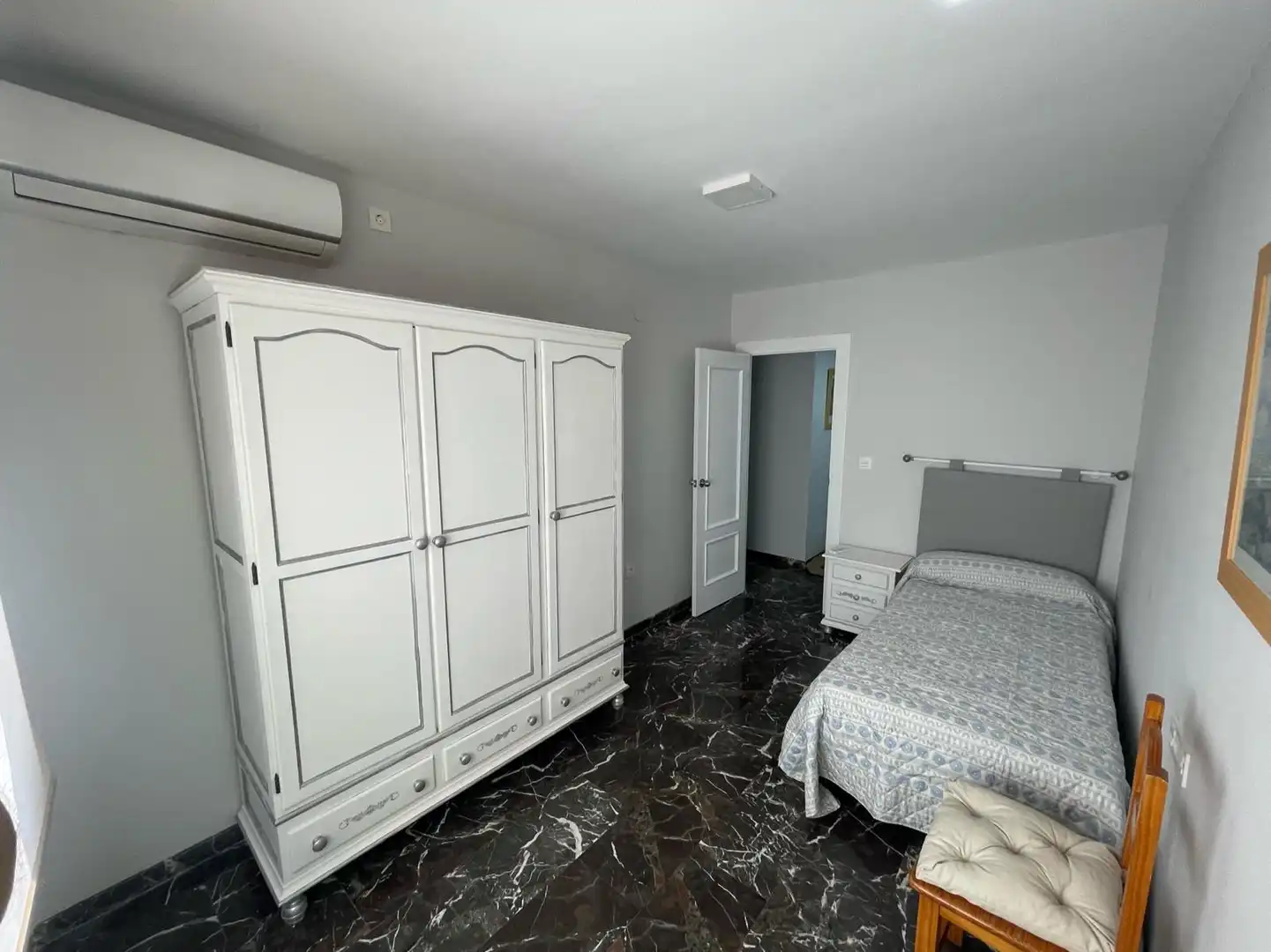 Bedroom of Flat for rent in Granada  with Air Conditioner, Heating and Furnished