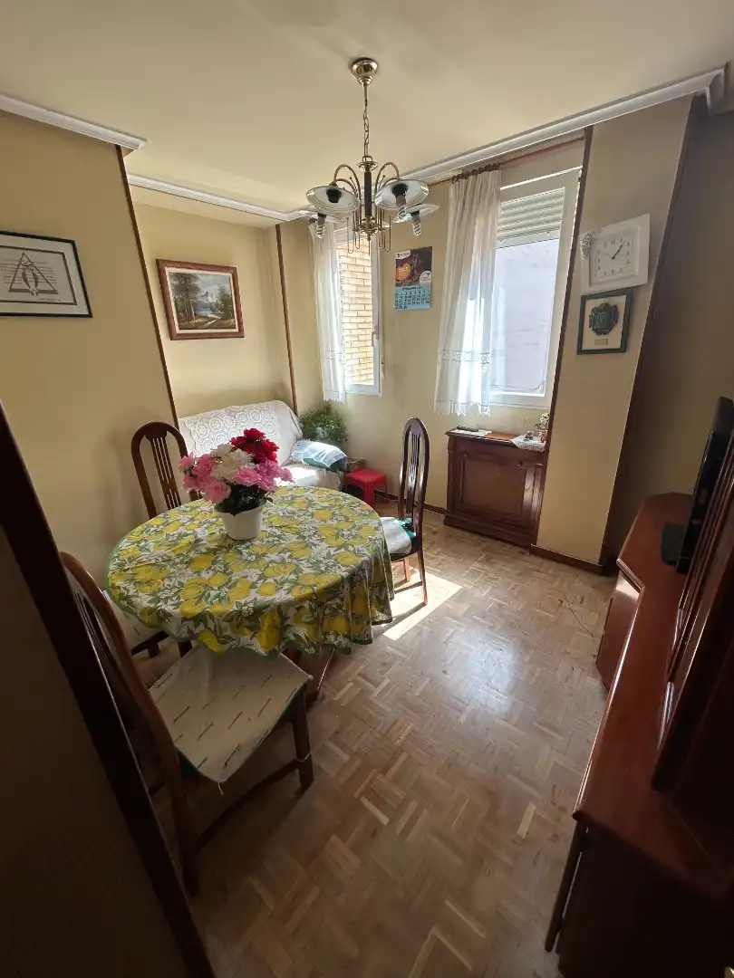Comedor de Piso en venta en Burgos con Terraza y Amueblado