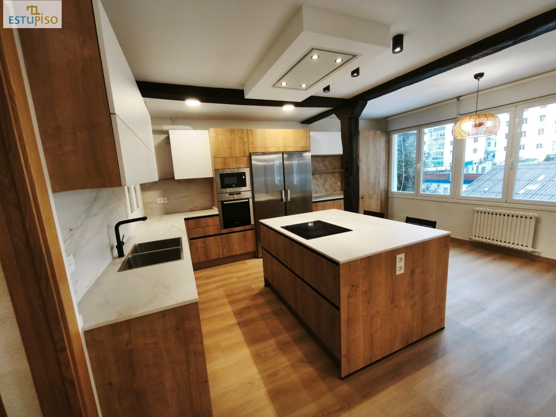 Cuina de Pis en venda en Vitoria - Gasteiz amb Terrassa i Moblat